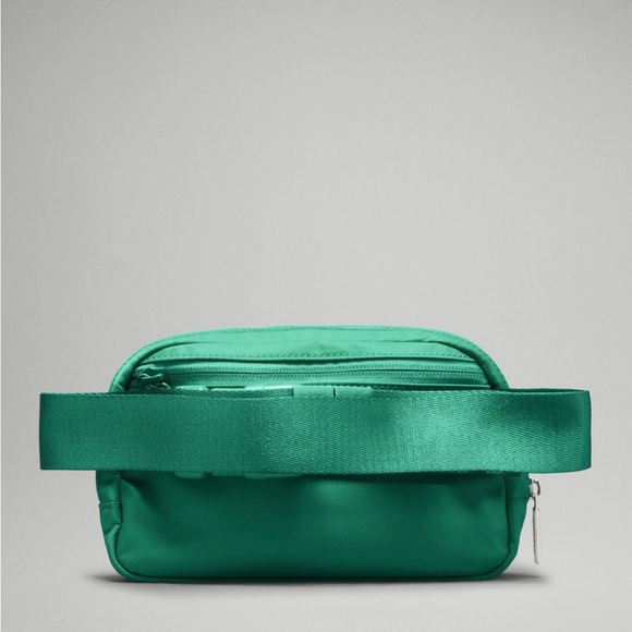NEW LULULEMON EVERYWHERE BELT BAG COLOR CASCADIA GREEN - Picture 3 of 8